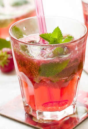 How-to-Make-Perfect-Strawberry-Mojitos.jpg