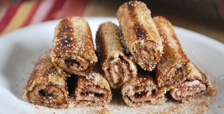 nutella-peanut-butter-cream-cheese-roll-ups-with-cinnamon-sugar-in-half.jpg
