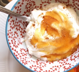 A-healthy-version-of-peaches-and-cream-with-Greek-yogurt-and-cinnamon.jpg