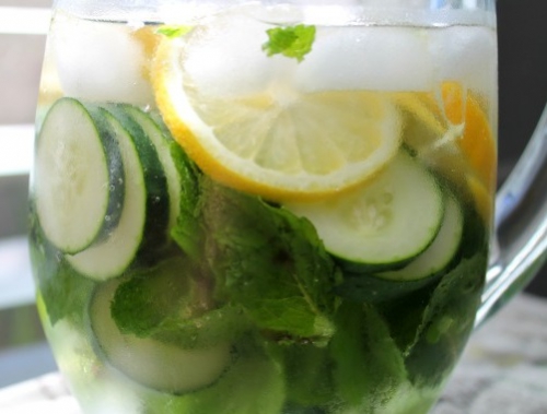 Cucumber-Lemon-Infused-Water2.jpg